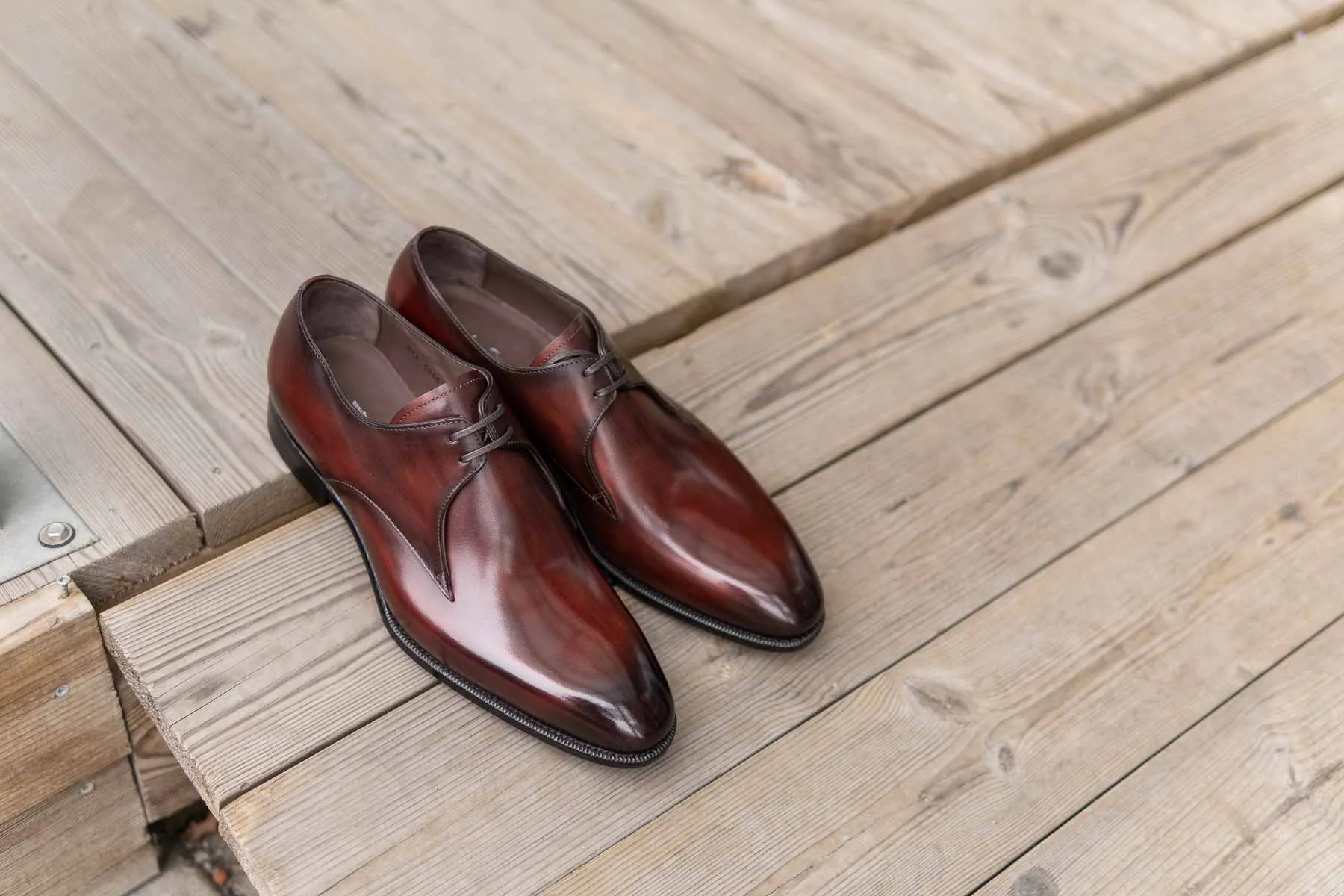 Carlos Santos CS14 Handgrade V-Front Derby In Bordo Shadow Patina