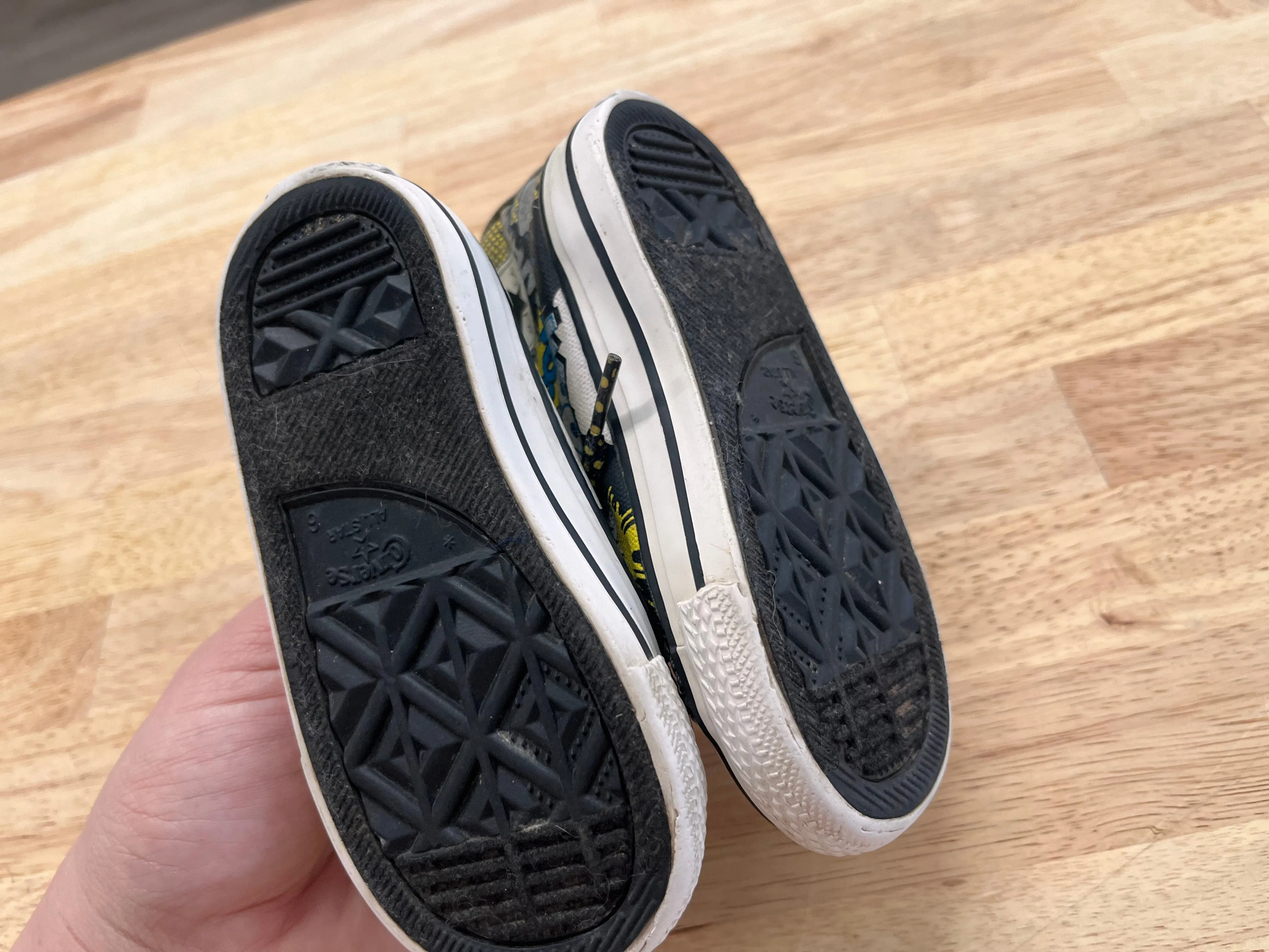 Converse All-Star High Tops – Batman Print size 6